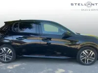 Second-hand Peugeot 208 Allure Premium 99 CP (72 kW) 2022 Negru Hatchback