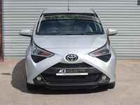 Usado Toyota Aygo X-plore 72 HP (52 kW) 2019 Prateado Citadino