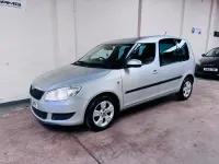 Usado Skoda Roomster SE 105 CV (77 kW) 2012 Plateado Monovolumen