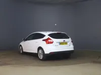 Used Ford Focus Zetec 125 HP (91 kW) 2012 White Hatchback