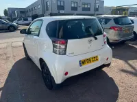 Used Toyota iQ 68 HP (50 kW) 2009 White Hatchback