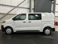Used Vauxhall Vivaro 145 HP (106 kW) 2022 White MPV