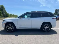 New Jeep Grand Cherokee Summit 376 HP (276 kW) 2025 White SUV