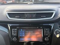 Used Nissan Qashqai N-Connecta 2016 Pure white SUV