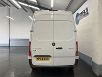 Begagnad Mercedes Sprinter Premium 2024 Vit Van