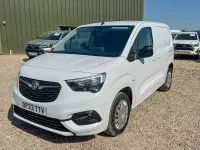 Second-hand Vauxhall Combo 101 CP (74 kW) 2023 Alb Monovolum