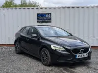 Begagnad Volvo V40 Momentum 122 HK (89 kW) 2016 Svart Halvkombi
