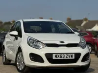 Used Kia Rio 75 HP (55 kW) 2013 White Hatchback