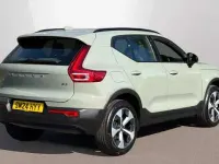 Begagnad Volvo XC40 Plus 163 HK (119 kW) 2024 Grön SUV