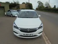 Used Vauxhall Astra SRi 105 HP (77 kW) 2018 White Hatchback
