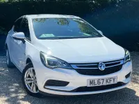 Used Vauxhall Astra Design Edition 110 HP (80 kW) 2017 White Hatchback