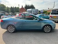 Usado Ford Focus Cabriolet Convertible 143 HP (105 kW) 2010 Azul Cabrios