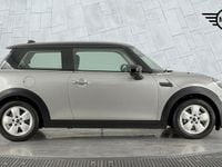 Usado Mini Cooper Classic 134 HP (98 kW) 2023 Prateado Citadino