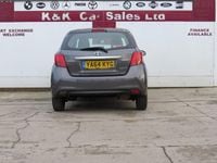 Used Toyota Yaris Hybrid 101 HP (74 kW) 2015 Grey Hatchback