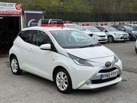 Used Toyota Aygo X-pure 69 HP (50 kW) 2015 White Hatchback