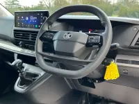 Second-hand Vauxhall Vivaro S 2025 Alb Monovolum