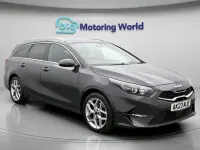 Begagnad Kia Ceed 2023 Grå Halvkombi