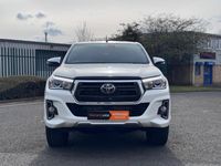 Used Toyota HiLux 150 HP (110 kW) 2019 White Pickup