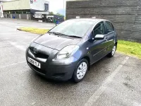Używany Toyota Yaris 101 KM (74 kW) 2009 Szary Hatchback