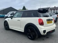 Usado Mini Cooper Hatch 134 CV (98 kW) 2020 Blanco Utilitario