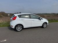 Used Ford Fiesta Zetec 82 HP (60 kW) 2013 White Hatchback