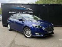 Begagnad Ford Focus Zetec 125 HK (91 kW) 2017 Blå Halvkombi