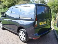 Usado VW Caddy S 122 HP (89 kW) 2024 Azul Monovolume