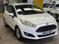 Usado Ford Fiesta Zetec 2014 Branco Citadino
