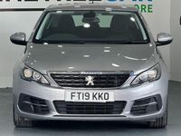 Usado Peugeot 308 Active 130 HP (95 kW) 2019 Cinzento Citadino