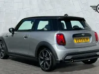 Usado Mini Cooper Exclusive 136 HP (100 kW) 2022 Prateado Citadino