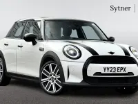Begagnad Mini Cooper Exclusive 134 HK (98 kW) 2023 Vit Halvkombi