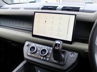 Used Land Rover Defender HSE Dynamic 300 HP (220 kW) 2022 Green Estate