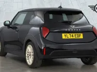 Usado Mini Cooper Hatch 113 kW (154 CV) 2025 Negro Utilitario