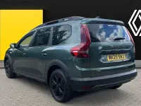 Used Dacia Jogger Extreme 141 HP (103 kW) 2025 Green MPV