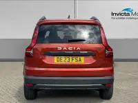 Usado Dacia Jogger Extreme 110 CV (80 kW) 2023 Marrón Monovolumen