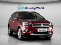 Gebraucht Ford Kuga Titanium 120 PS (88 kW) 2019 Rot SUV