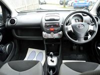 Usado Toyota Aygo 68 CV (50 kW) 2014 Negro Utilitario