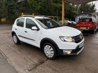 Used Dacia Sandero Lauréate 90 HP (66 kW) 2014 White Hatchback