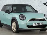 Begagnad Mini Cooper Hatch 154 HK (113 kW) 2024 Grön Halvkombi