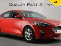 Begagnad Ford Focus Zetec 2021 Röd Halvkombi