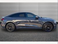 Begagnad Audi Q8 e-tron Black Edition 250 kW (340 HK) 2023 Grå SUV