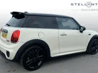 Usado Mini Cooper Hatch 134 CV (98 kW) 2020 Blanco Utilitario