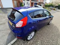 Begagnad Ford Fiesta Titanium 2017 Blå Halvkombi