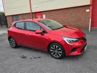 Used Renault Clio Iconic 90 HP (66 kW) 2022 Red Hatchback
