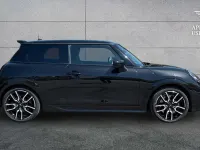 Usado Mini Cooper Hatch 154 CV (113 kW) 2024 Negro Utilitario