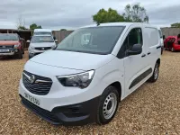 Used Vauxhall Combo S 100 HP (73 kW) 2022 White MPV