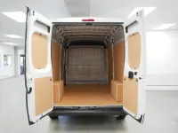 Second-hand Peugeot Boxer Premium 140 CP (102 kW) 2024 Alb Van
