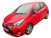 Second-hand Toyota Yaris Hybrid 101 CP (74 kW) 2015 Roșu Hatchback