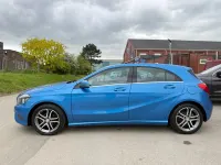 Begagnad Mercedes A180 2014 Blå Halvkombi