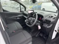 New Vauxhall Combo 130 HP (95 kW) 2026 Kaolin white MPV